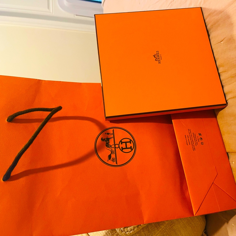 Pristine condition - gift box and gift bag